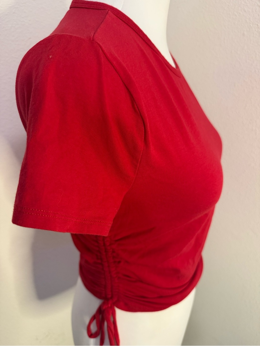 Hollister Red Side Cinch Ruched Baby Tee Size M - Picture 3 of 6